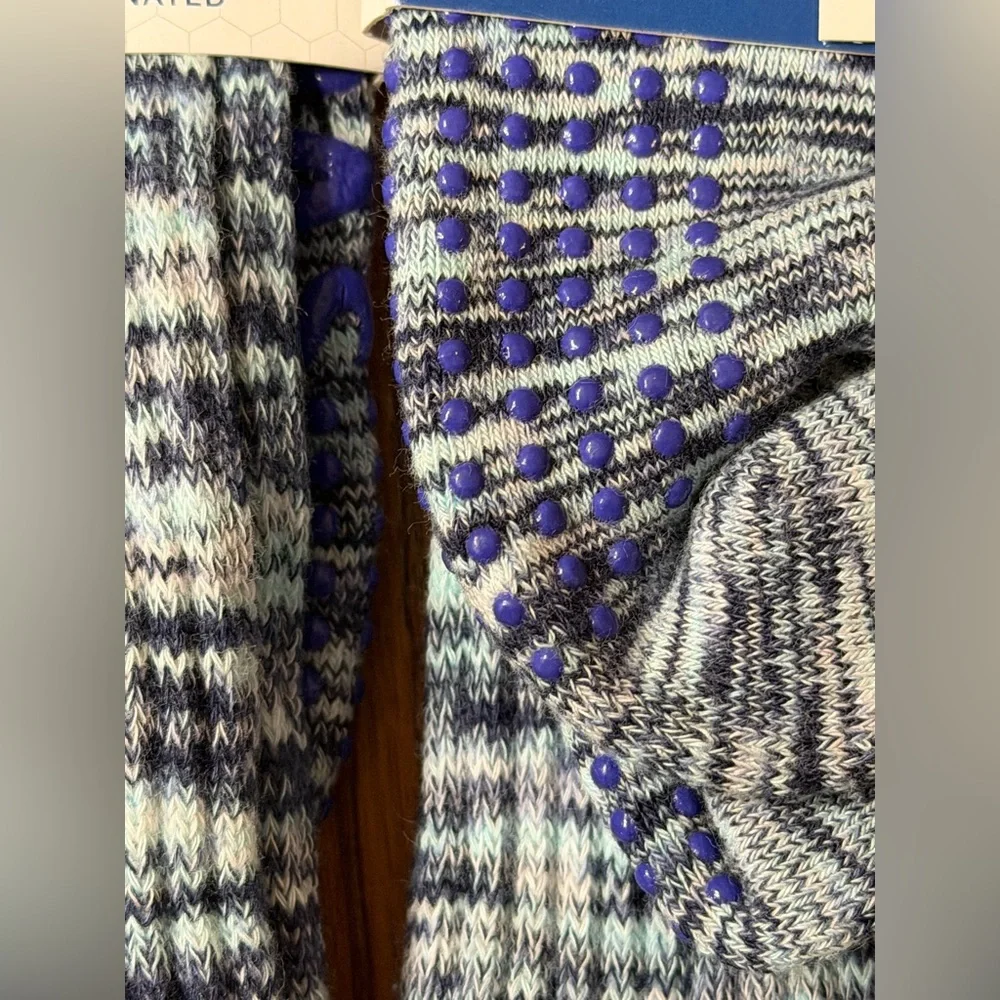 Bombas Unisex Blue & White Space Dye Mid Calf  Gripper Socks Large  MSRP$69 NWT - Picture 5 of 7